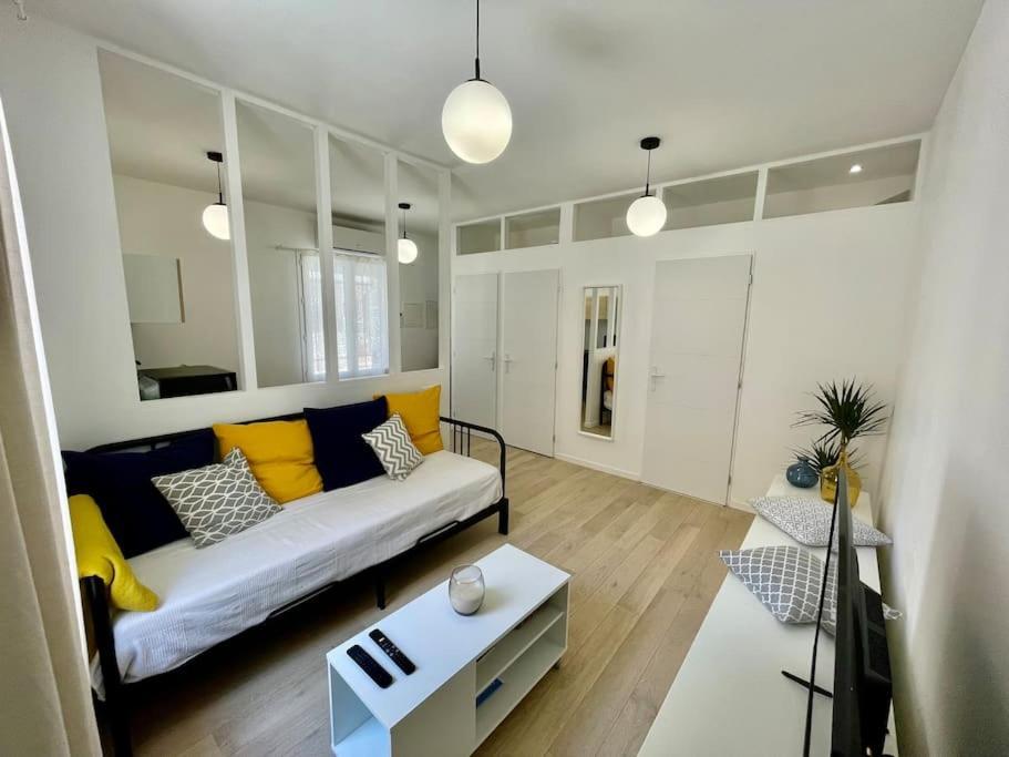 Studio Entierement Renove, Situe Au Coeur Du Quartier Haut セット エクステリア 写真